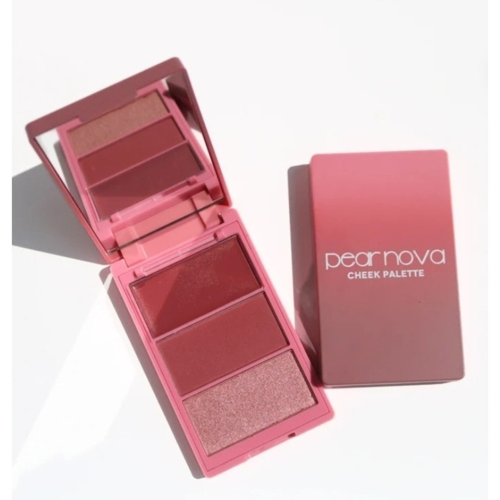 Pear Nova Cheek Palette in Mauve Aura (Cream), Dusk (Matte), Glaze (Pearl 3 X 4g